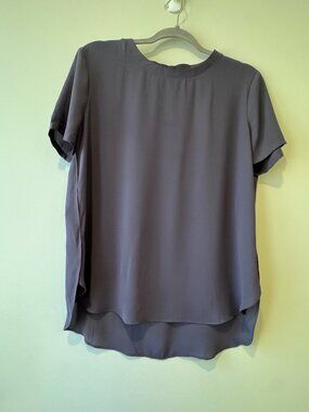 LOFT Lightweight Short Sleeve Blouse – Taupe Grey – Size M 🔥 NWT